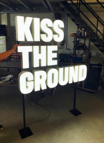 lumineux lettre P6 atelier kiss the ground 2